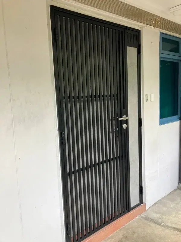 hdb-laminate-gate